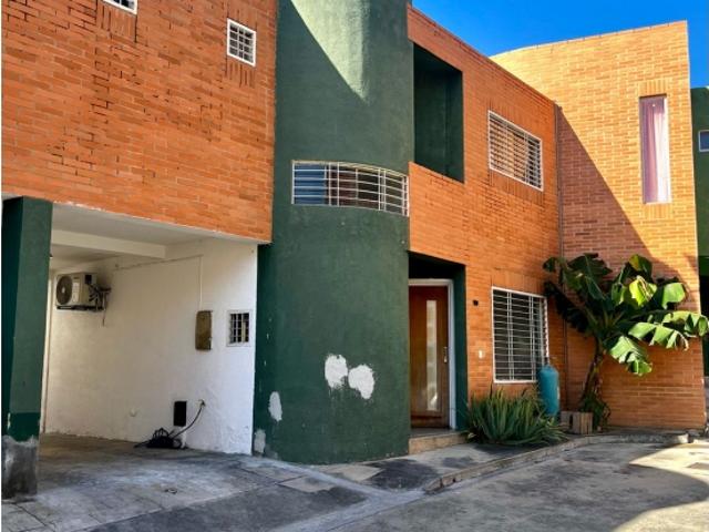 VENTA TOWN HOUSE CONJ. RES. POZO ESMERALDA Z28 04