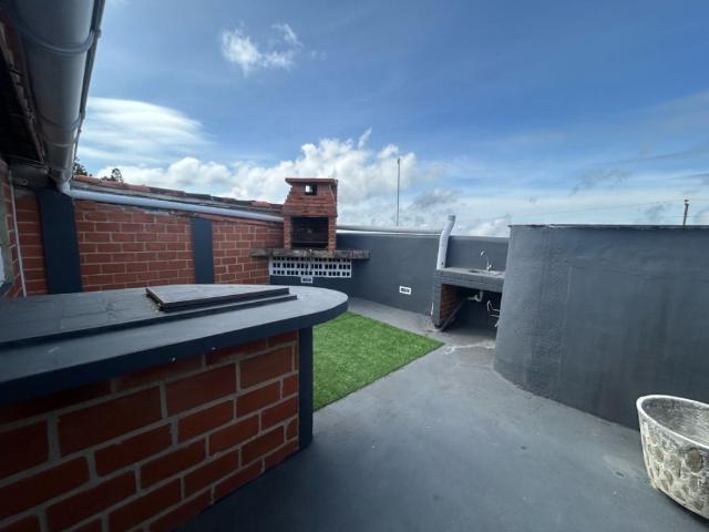 Venta Town House Llano Alto 280Mts2 3 niveles 3 hab 3 baños 1 P/e