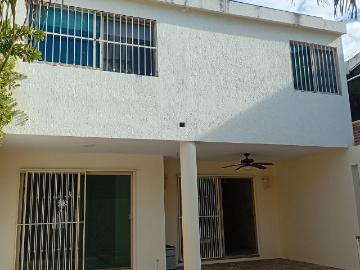 Venta y Renta de Casa en Montecristo con piscina