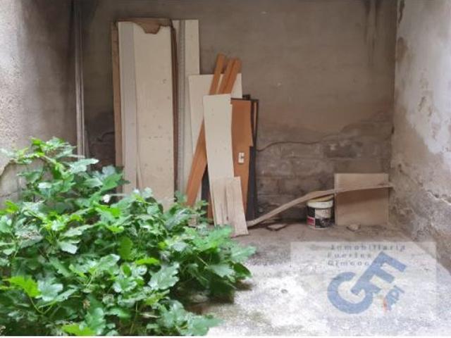 VENTA ALQUILER DE LOCAL TERMINADO CON ESCPARATE EN CALLE REAL Y PATIO TRASERO