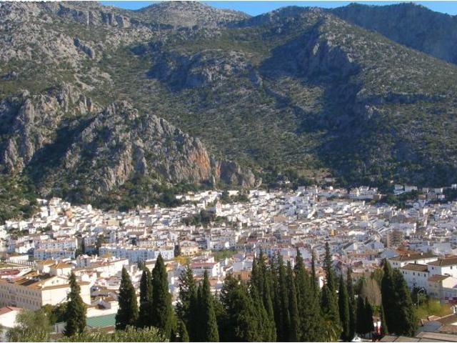 VENTA AMPLIA CASA CÉNTRICA