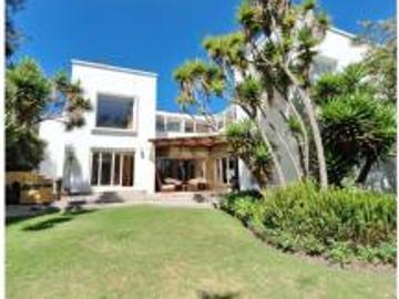 Venta Amplia casa con jardín, Urb. el Condado con planta eléctríca