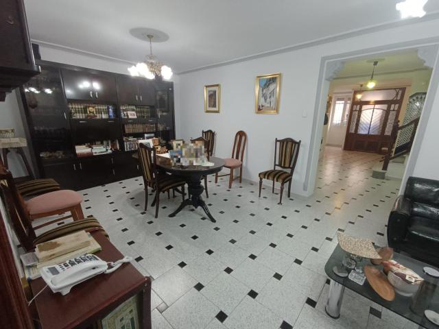 VENTA AMPLIA CASA + PLANTA SÓTANO