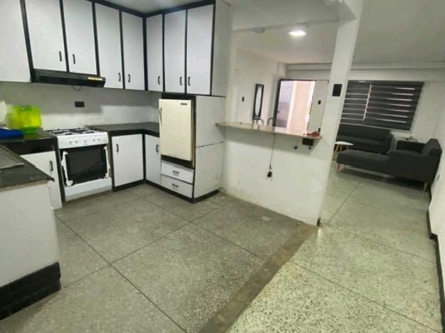 VENTA APARTAMENTO AV. BOLIVAR SUR LAS FERIAS VALENCIA EDO CARABOBO