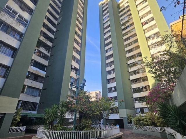 Venta. Apartamento. El Paraiso. Caracas 157341
