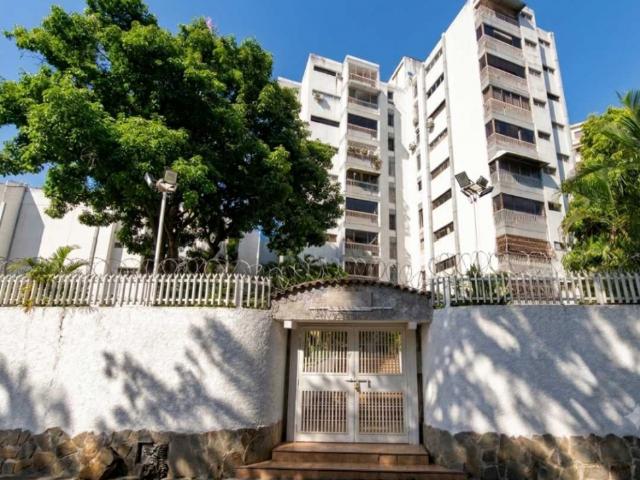 Venta apartamento en el bulevar El Cafetal, recien remodelado