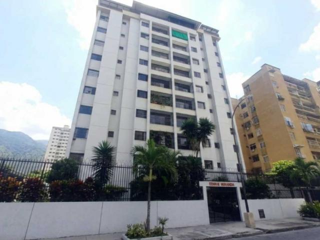 Venta apartamento La Urbina. Calle 3