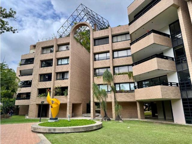 Venta Apto. en La Castellana 215 mts2. 3H 4B 3P