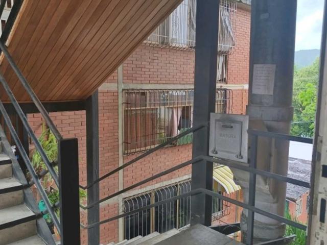 VENTA APTO PARA REMODELAR EN GUATIRE