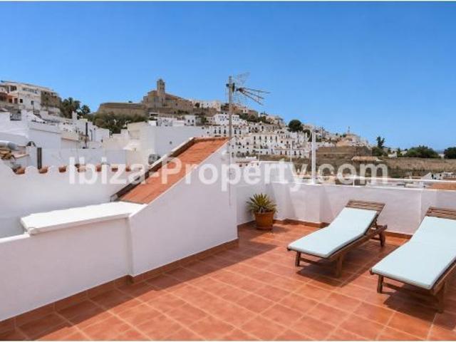 VENTA Ático en La Marina, con solárium y vistas al puerto y Dalt Vila