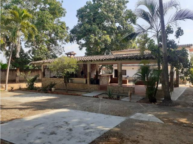 VENTA BIENHECHURIAS TOCUYITO CARABOBO 23 06