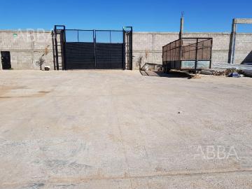Venta Bodega Industrial con Oficinas Carretera a Aldama