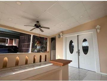 Venta cas remodelada en Camino Real de San Antonio