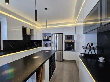 VENTA | Casa moderna, a una cuadra de los Arcos y Blvd Bernardo Quintana