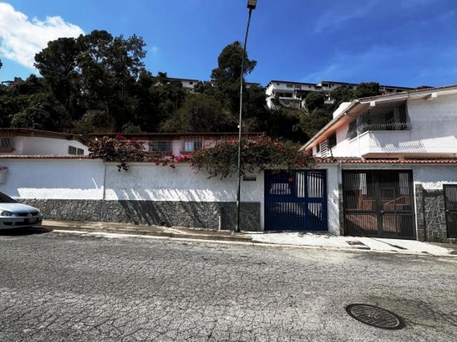 VENTA CASA MODERNA EN ALTO PRADO