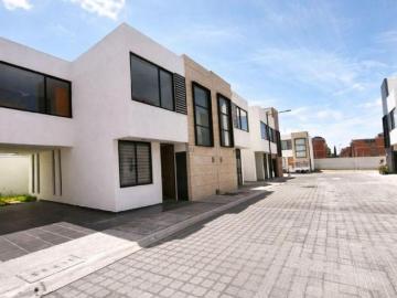 Venta casa moderna forjadores puebla en Alamo Residencial a tres calles de cruz del sur