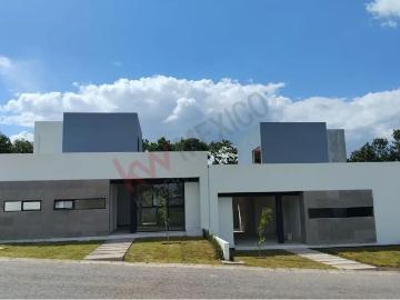 VENTA CASA NUEVA EN PUEBLA CON SEGURIDAD y AMENIDADES