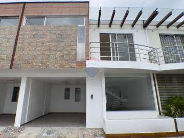 Venta Casa a Estrenar 120 m2 Conocoto 3 Dormit