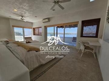 VENTA CASA A LA ORILLA DEL LAGO FRACC PALMAS 5 RECS 900 M2 TERRENO PLANO ALBERCA