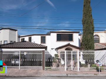 Venta casa al Norte de la Ciudad de Saltillo en Residencial Los Pinos a una cuadra de Musa