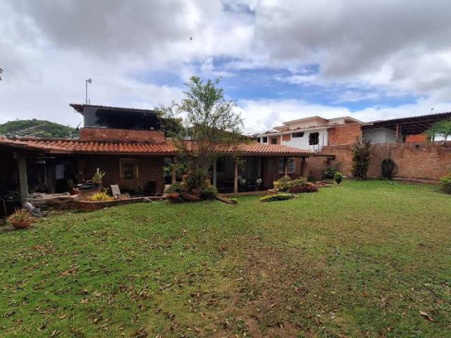 Venta casa hermosa cumbres de curumo zona.exclusiva