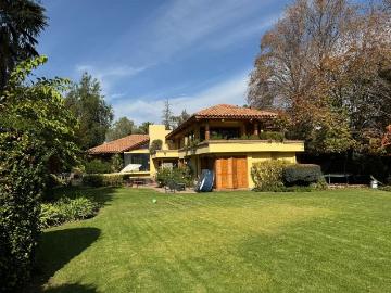 Venta Casa Colina Tradicional casa colonial en condominio Las Brisas de Chicureo