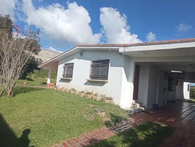 Venta Casa Colinas de Carrizal 517Mts2 El Mirador 3 hab 3 baños 2 p/e