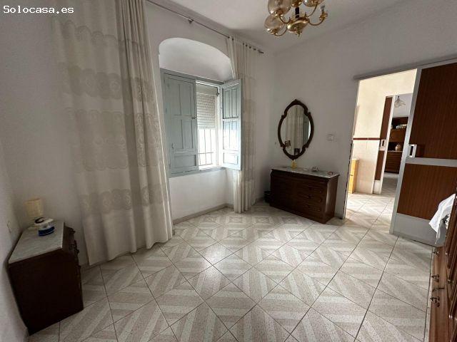VENTA CASA CON TERRAZA. CÉNTRICA