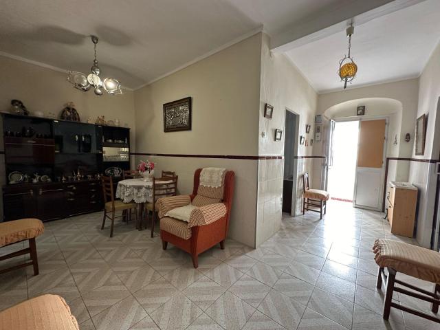 VENTA CASA CON TERRAZA. CÉNTRICA