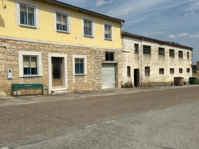 VENTA CASA CON ALMACEN Y TERRENO EN VILLANDIEGO