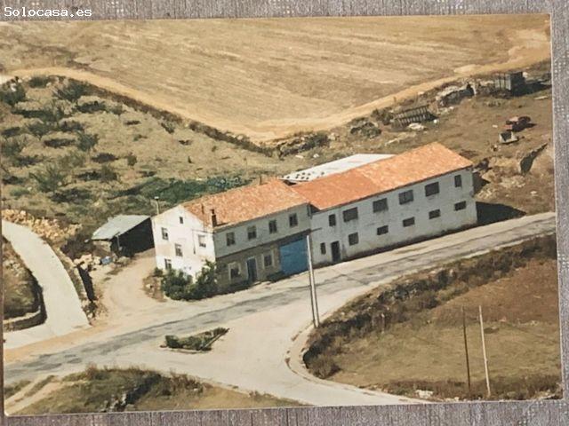VENTA CASA CON ALMACEN Y TERRENO EN VILLANDIEGO