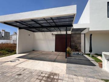 Venta Casa con alberca en Pachuca Gimnasio Asador 4 habitaciones doble altura