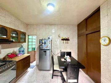 VENTA CASA CON AMPLIOS ESPACIOS. ASTURIAS, COL. ÁLAMOS