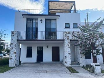 VENTA CASA CON CUARTO DE SERVICIO CONDOMINIO JURIQUILLA QUERETARO