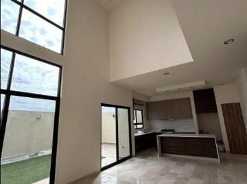 VENTA CASA CON ROOF GARDEN 4 RECAMARAS VALLE DE JURIQUILLA QUERETARO