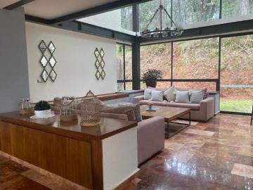 Venta casa con seguridad en circuito Avándaro