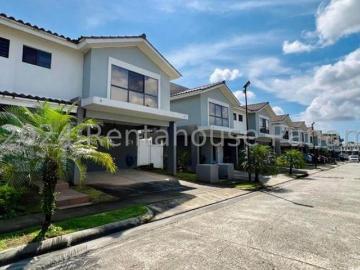 Venta Casa duplex Brisas del Golf IH