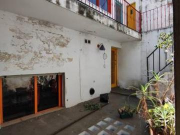 VENTA CASA DE PASILLO POSIBILIDAD USO COMERCIAL PENSION OFICINAS HOSTEL