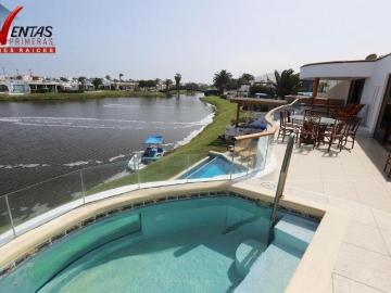 Venta Casa de Playa con Piscina en Las Lagunas de Puerto Viejo, CAÑETE