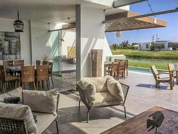 Venta Casa de Playa Puerto Nuevo km70.8 Pan.Sur 5 dorm 5 baños piscina laguna