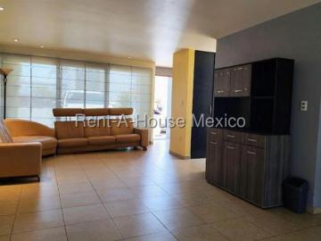 Venta Casa de 3 recámaras en condominio con amenidades en Juriquilla RAH3072