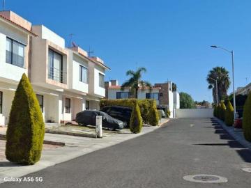 venta casa el mirador Querètaro estudio y jardìn