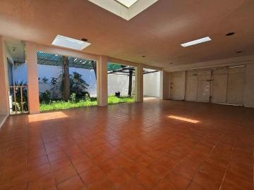 Venta Casa en Metepec a unos pasos de Galerías Metepec. Ideal para vivir, invert