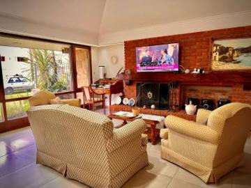 Venta Casa en Barrio San Carlos !