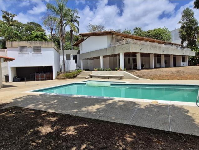 VENTA CASA EN CALLE PRIVADA VALLE ARRIBA
