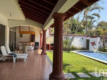 Casa en Venta en Condominio con Alberca propia en Jiutepec, Mor