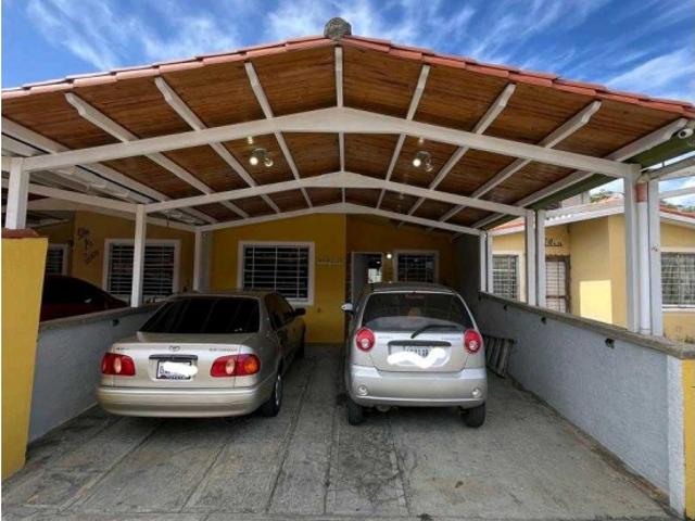 Venta Casa en Conjunto Residencial Casa Bonita, Guatire