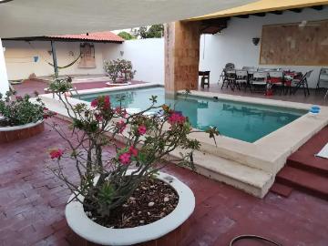 Venta casa en esquina, sobre calle principal Francisco de Montejo Mérida