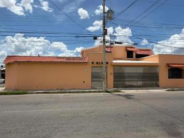 Venta casa en esquina, sobre calle principal Francisco de Montejo Mérida