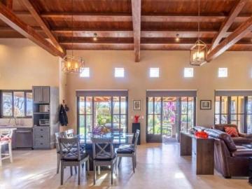 Viñedos San Miguel Venta Casa en Fraccionamiento Privado Rodeada de viñedos